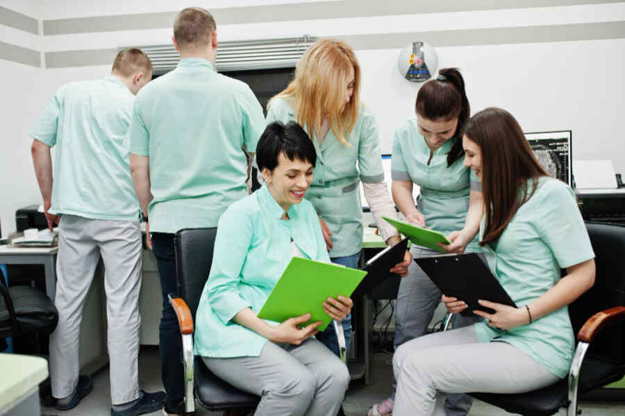 Vida profesional y personal de los licenciados en enfermería
